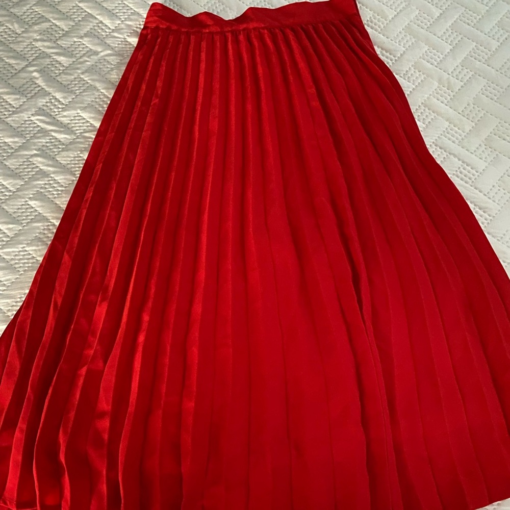 Red midi skirt. Size XS